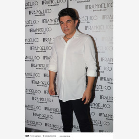 Βράδια μαγικά στο θρυλικό “Frangelico Club” μαζί με τον αγαπημένο Νίκο Κουρκούλη!