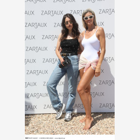 Backstage από την φωτογράφιση της Βάσως Κολλιδά για την νέα καμπάνια της εταιρείας δερμοκαλλυντικών και ιατροτεχνολογικών σκευασμάτων “Zartaux”!