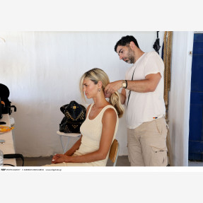 Backstage από την φωτογράφιση της Βάσως Κολλιδά για την νέα καμπάνια της εταιρείας δερμοκαλλυντικών και ιατροτεχνολογικών σκευασμάτων “Zartaux”!