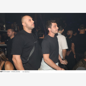 Τίποτα τυχαίο για την εκρηκτική Ιουλία Καλλιμάνη, που γιόρτασε τα 3 χρόνια sold out εμφανίσεων στο “στέκι” της, το “Tokyo Theater Athens”!
