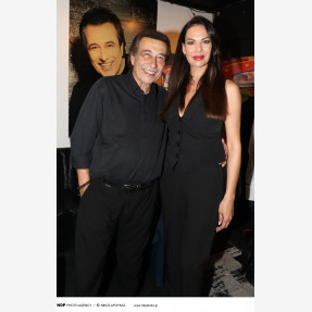 “Καταιγίδα”…. λουλουδιών στο “Lido Stage” στην καρδιά της Αθήνας, όπου ο Αντύπας υποδέχεται με την πιο διαχρονική “Καλησπέρα” του ελληνικού πενταγράμμου πλήθος κόσμου!