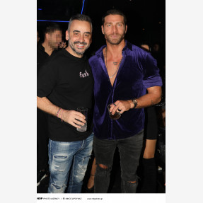 “Καταιγίδα”…. λουλουδιών στο “Lido Stage” στην καρδιά της Αθήνας, όπου ο Αντύπας υποδέχεται με την πιο διαχρονική “Καλησπέρα” του ελληνικού πενταγράμμου πλήθος κόσμου!
