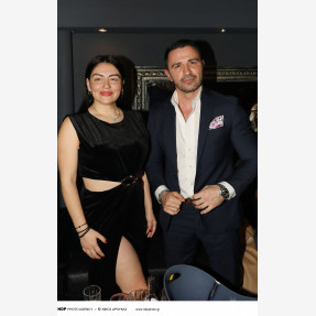 “Καταιγίδα”…. λουλουδιών στο “Lido Stage” στην καρδιά της Αθήνας, όπου ο Αντύπας υποδέχεται με την πιο διαχρονική “Καλησπέρα” του ελληνικού πενταγράμμου πλήθος κόσμου!
