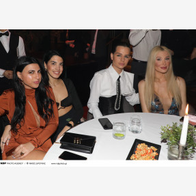 Φαντασμαγορικό cabaret celebration show στο “Parfait Athens” για τους πρώτους πέντε θριαμβευτικούς μήνες επιτυχημένων εμφανίσεων!