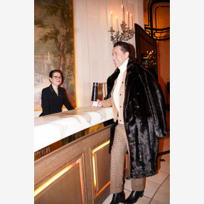 Εντυπωσιακό Fashion Show της Irene Angelopoulos, στα πλαίσια του Paris Fashion Week στο “Plaza Athénée”, με την υποστήριξη του νερού “AVATON”, πηγή ζωής από το Άγιο Όρος!