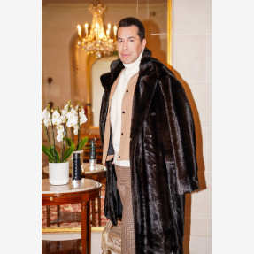 Εντυπωσιακό Fashion Show της Irene Angelopoulos, στα πλαίσια του Paris Fashion Week στο “Plaza Athénée”, με την υποστήριξη του νερού “AVATON”, πηγή ζωής από το Άγιο Όρος!