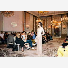 Εντυπωσιακό Fashion Show της Irene Angelopoulos, στα πλαίσια του Paris Fashion Week στο “Plaza Athénée”, με την υποστήριξη του νερού “AVATON”, πηγή ζωής από το Άγιο Όρος!