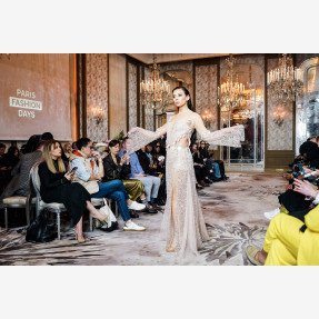 Εντυπωσιακό Fashion Show της Irene Angelopoulos, στα πλαίσια του Paris Fashion Week στο “Plaza Athénée”, με την υποστήριξη του νερού “AVATON”, πηγή ζωής από το Άγιο Όρος!