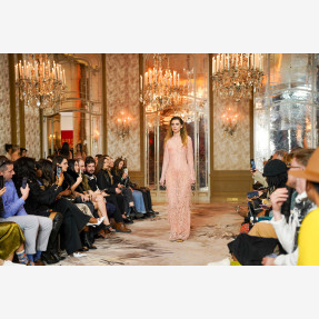 Εντυπωσιακό Fashion Show της Irene Angelopoulos, στα πλαίσια του Paris Fashion Week στο “Plaza Athénée”, με την υποστήριξη του νερού “AVATON”, πηγή ζωής από το Άγιο Όρος!