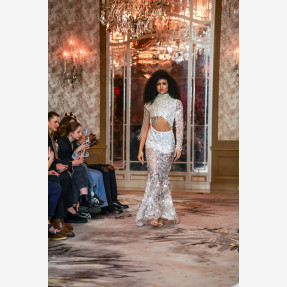 Εντυπωσιακό Fashion Show της Irene Angelopoulos, στα πλαίσια του Paris Fashion Week στο “Plaza Athénée”, με την υποστήριξη του νερού “AVATON”, πηγή ζωής από το Άγιο Όρος!