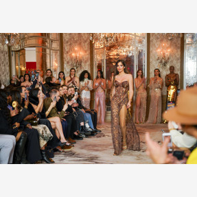 Εντυπωσιακό Fashion Show της Irene Angelopoulos, στα πλαίσια του Paris Fashion Week στο “Plaza Athénée”, με την υποστήριξη του νερού “AVATON”, πηγή ζωής από το Άγιο Όρος!