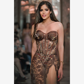 Εντυπωσιακό Fashion Show της Irene Angelopoulos, στα πλαίσια του Paris Fashion Week στο “Plaza Athénée”, με την υποστήριξη του νερού “AVATON”, πηγή ζωής από το Άγιο Όρος!