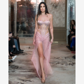 Εντυπωσιακό Fashion Show της Irene Angelopoulos, στα πλαίσια του Paris Fashion Week στο “Plaza Athénée”, με την υποστήριξη του νερού “AVATON”, πηγή ζωής από το Άγιο Όρος!