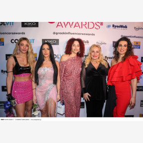 Ξεχώρισε στα “Greek Influencers Awards” 2025 με το βραβείο “Pink Influencer”, η Σιμόνη Ραζή!