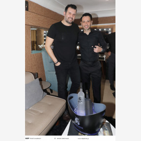 “Ζημιά” προκάλεσε στο place-to-be της Αθηναϊκής νύχτας “Lux Stage Athens” ο Αντύπας στη μεγάλη πρεμιέρα του, με τη συντροφιά της premium vodka “Beneluxe”!