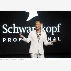 Launch event της παγκόσμιας καμπάνιας “For Every You” της “Schwarzkopf Professional”, σε Αθήνα και Θεσσαλονίκη, με παρουσιαστή τον μοναδικό showman Τάκη Ζαχαράτο!
