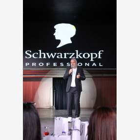 Launch event της παγκόσμιας καμπάνιας “For Every You” της “Schwarzkopf Professional”, σε Αθήνα και Θεσσαλονίκη, με παρουσιαστή τον μοναδικό showman Τάκη Ζαχαράτο!