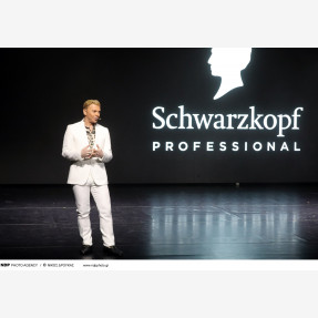 Launch event της παγκόσμιας καμπάνιας “For Every You” της “Schwarzkopf Professional”, σε Αθήνα και Θεσσαλονίκη, με παρουσιαστή τον μοναδικό showman Τάκη Ζαχαράτο!