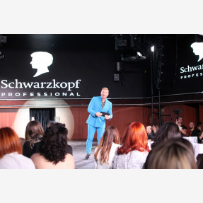 Launch event της παγκόσμιας καμπάνιας “For Every You” της “Schwarzkopf Professional”, σε Αθήνα και Θεσσαλονίκη, με παρουσιαστή τον μοναδικό showman Τάκη Ζαχαράτο!