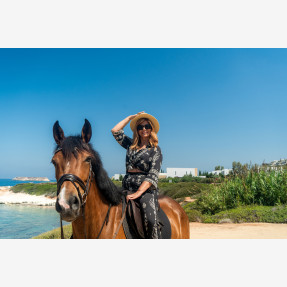 Ένα αξέχαστο closing weekend για τη Ζήνα Κουτσελίνη και την ομάδα της εκπομπής “Αλήθειες με τη Ζήνα” στο resort κόσμημα της Κύπρου “Cap St Georges Hotel & Resort”!