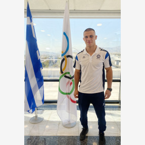 Ο Παγκόσμιος πρωταθλητής Πάλης Γιώργος Κουγιουμτσίδης δέχθηκε τα συγχαρητήρια, για την νίκη του, από τον αναπληρωτή υπουργό Αθλητισμού κ.Γιάννη Βρούτση και τον Πρόεδρο της Ελληνικής Ολυμπιακής Επιτροπής κ.Ισίδωρο Κούβελο!