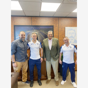 Ο Παγκόσμιος πρωταθλητής Πάλης Γιώργος Κουγιουμτσίδης δέχθηκε τα συγχαρητήρια, για την νίκη του, από τον αναπληρωτή υπουργό Αθλητισμού κ.Γιάννη Βρούτση και τον Πρόεδρο της Ελληνικής Ολυμπιακής Επιτροπής κ.Ισίδωρο Κούβελο!