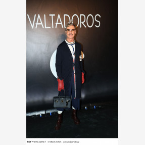 Ένα Glass Floor γηπέδου μετατράπηκε για πρώτη φορά σε Catwalk!  Μία πασαρέλα διεθνών προδιαγραφών στην Ελλάδα
