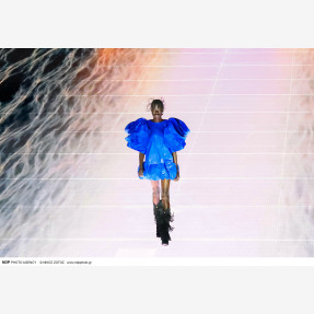 Ένα Glass Floor γηπέδου μετατράπηκε για πρώτη φορά σε Catwalk!  Μία πασαρέλα διεθνών προδιαγραφών στην Ελλάδα