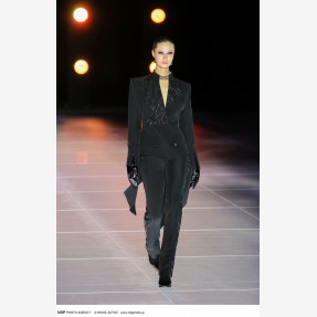 Ένα Glass Floor γηπέδου μετατράπηκε για πρώτη φορά σε Catwalk!  Μία πασαρέλα διεθνών προδιαγραφών στην Ελλάδα