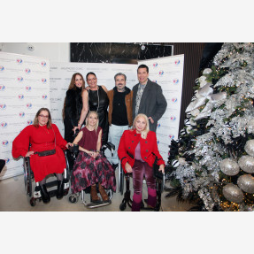 Charity Xmas Event του κορυφαίου ομίλου ομορφιάς “Hollywood Clinic”, στηρίζοντας το σωματείο “Δεν Υπάρχουν Άνθρωποι με Ειδικές Ανάγκες - Μόνο Άνθρωποι (ΔΥΑΜΕΑ)”, που πραγματοποιήθηκε στη Θεσσαλονίκη!