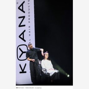 20 χρόνια “KYANA”: Ένα μεγαλειώδες anniversary party και το απόλυτο show κομμωτικής από τη “SASSOON ACADEMY” στο κατάμεστο “Christmas Theater”!